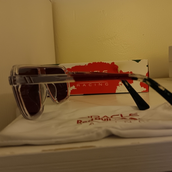 - Limited Edition Toro Rojo Oricle Racing Edition Sunglasssz - Picture 5 of 5
